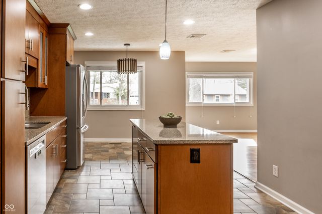 140 N 9th Street, Zionsville, IN 46077