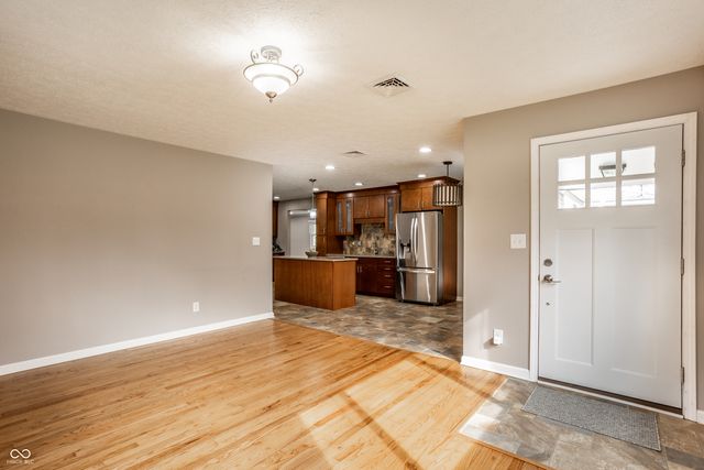 140 N 9th Street, Zionsville, IN 46077