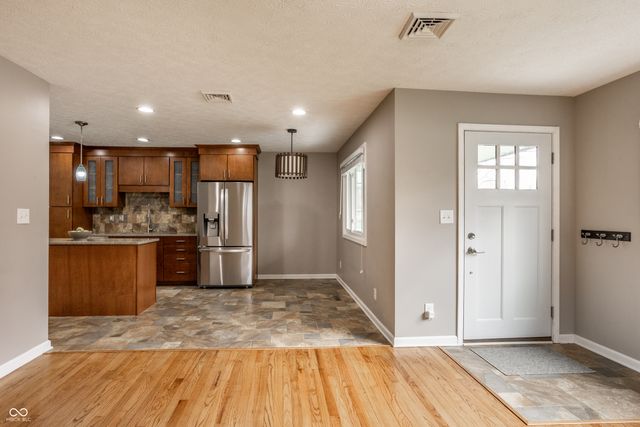 140 N 9th Street, Zionsville, IN 46077