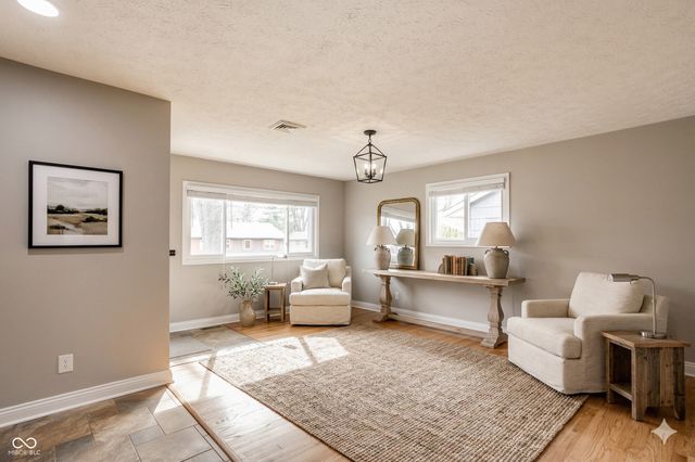 140 N 9th Street, Zionsville, IN 46077