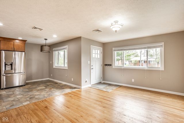 140 N 9th Street, Zionsville, IN 46077