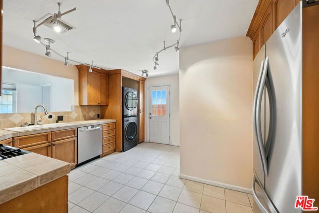 5019 Serrania Avenue, Woodland Hills (los Angeles), CA 91364