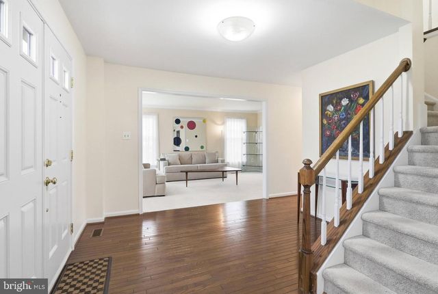 9606 WOODEDGE DR, Burke, VA 22015