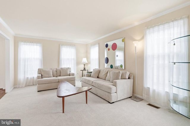 9606 WOODEDGE DR, Burke, VA 22015