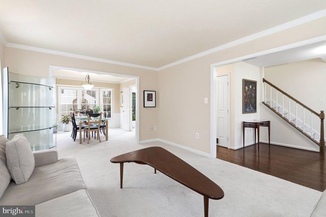 9606 WOODEDGE DR, Burke, VA 22015