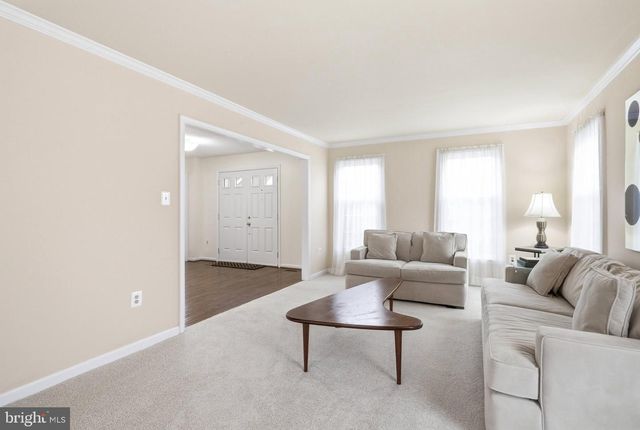 9606 WOODEDGE DR, Burke, VA 22015