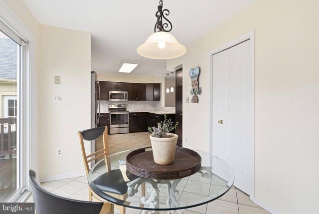 9606 WOODEDGE DR, Burke, VA 22015