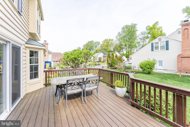 9606 WOODEDGE DR, Burke, VA 22015