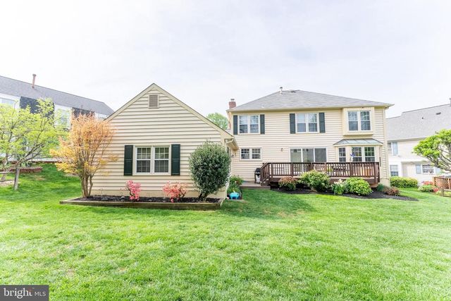 9606 WOODEDGE DR, Burke, VA 22015