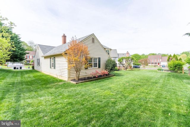 9606 WOODEDGE DR, Burke, VA 22015