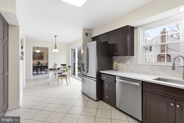 9606 WOODEDGE DR, Burke, VA 22015