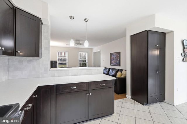 9606 WOODEDGE DR, Burke, VA 22015