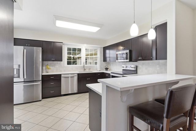 9606 WOODEDGE DR, Burke, VA 22015