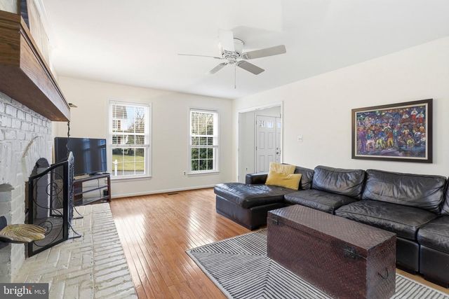 9606 WOODEDGE DR, Burke, VA 22015