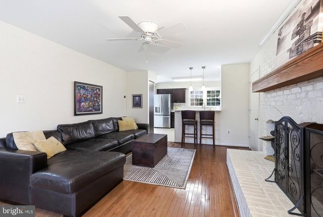 9606 WOODEDGE DR, Burke, VA 22015