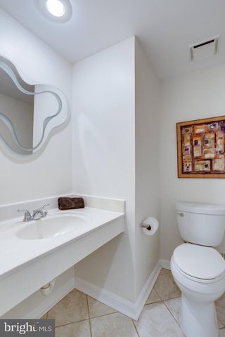 9606 WOODEDGE DR, Burke, VA 22015