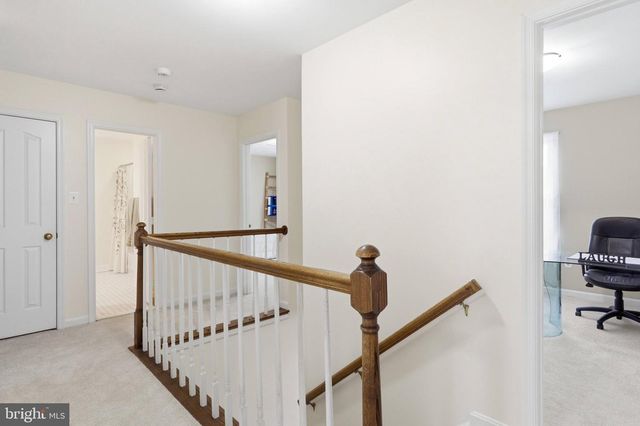 9606 WOODEDGE DR, Burke, VA 22015