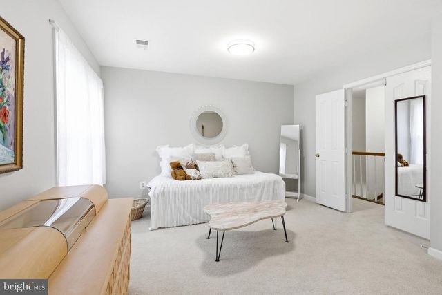 9606 WOODEDGE DR, Burke, VA 22015