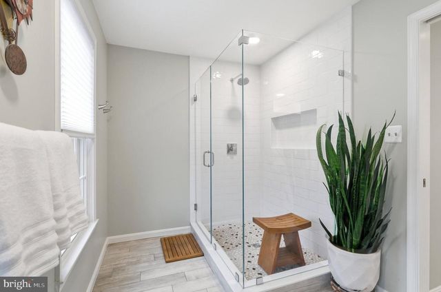 9606 WOODEDGE DR, Burke, VA 22015