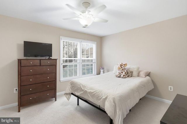 9606 WOODEDGE DR, Burke, VA 22015