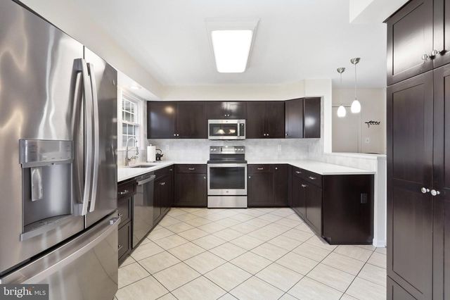 9606 WOODEDGE DR, Burke, VA 22015