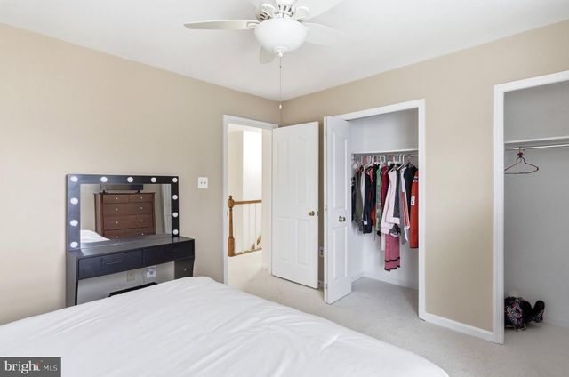 9606 WOODEDGE DR, Burke, VA 22015