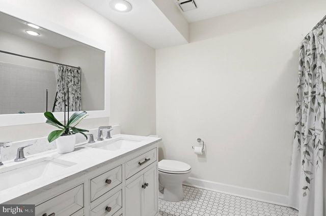 9606 WOODEDGE DR, Burke, VA 22015