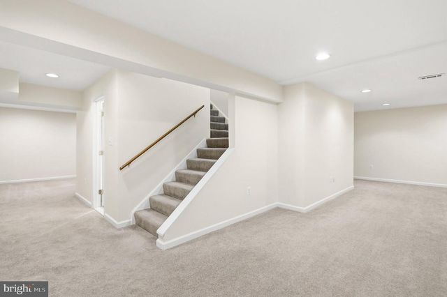 9606 WOODEDGE DR, Burke, VA 22015