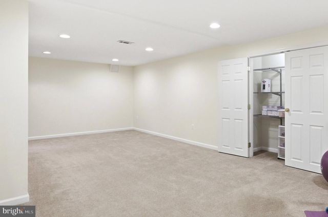 9606 WOODEDGE DR, Burke, VA 22015