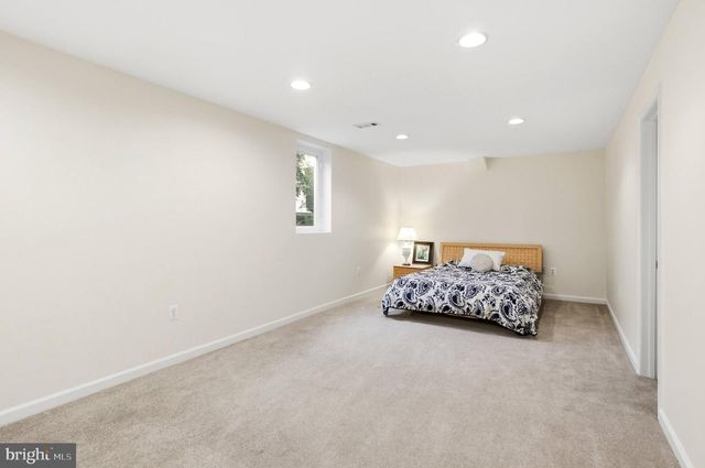 9606 WOODEDGE DR, Burke, VA 22015