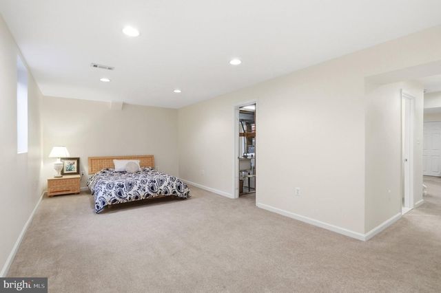 9606 WOODEDGE DR, Burke, VA 22015