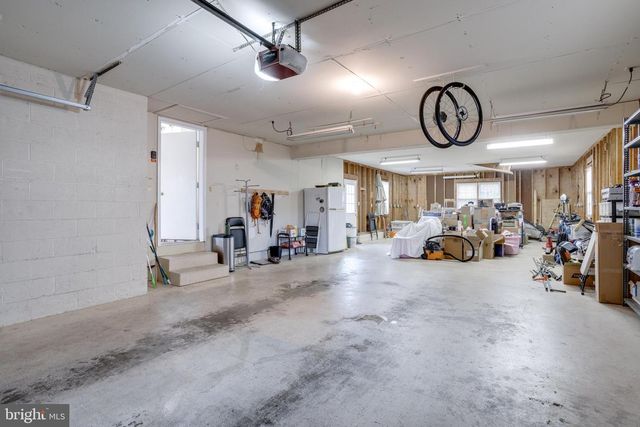 9606 WOODEDGE DR, Burke, VA 22015