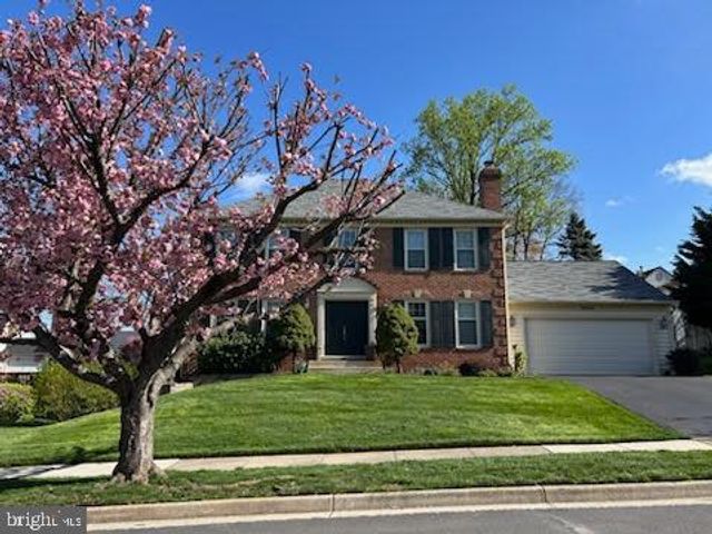 9606 WOODEDGE DR, Burke, VA 22015