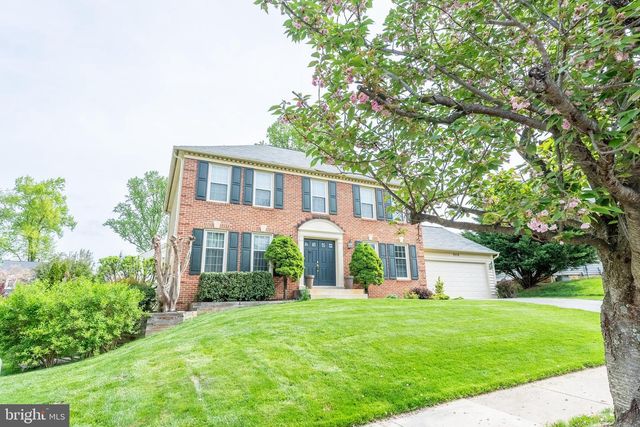 9606 WOODEDGE DR, Burke, VA 22015