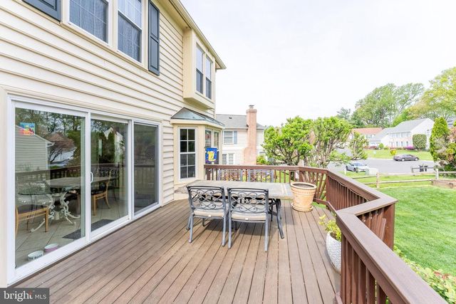 9606 WOODEDGE DR, Burke, VA 22015