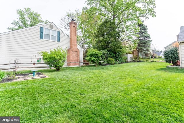 9606 WOODEDGE DR, Burke, VA 22015