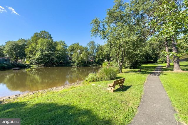 9606 WOODEDGE DR, Burke, VA 22015