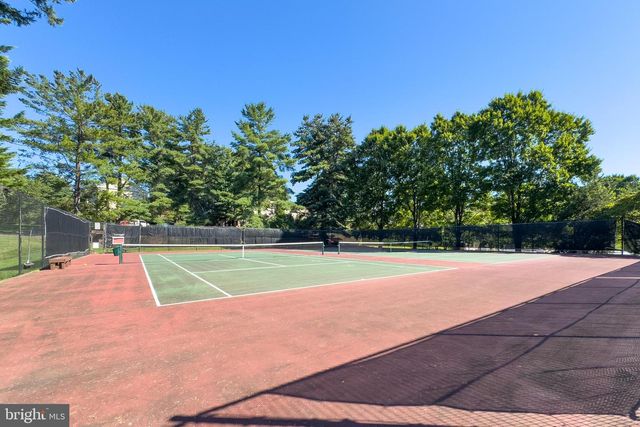 9606 WOODEDGE DR, Burke, VA 22015