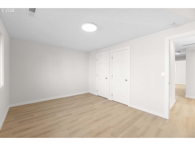 12815 Se STARK St, Portland, OR 97233