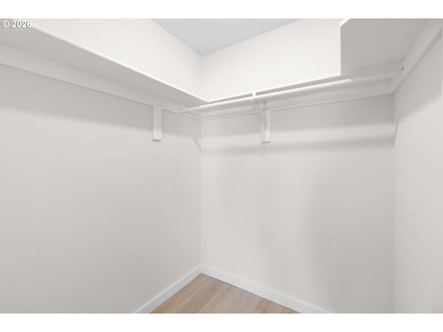 12815 Se STARK St, Portland, OR 97233