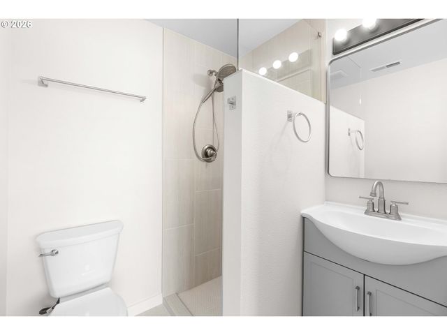 12815 Se STARK St, Portland, OR 97233