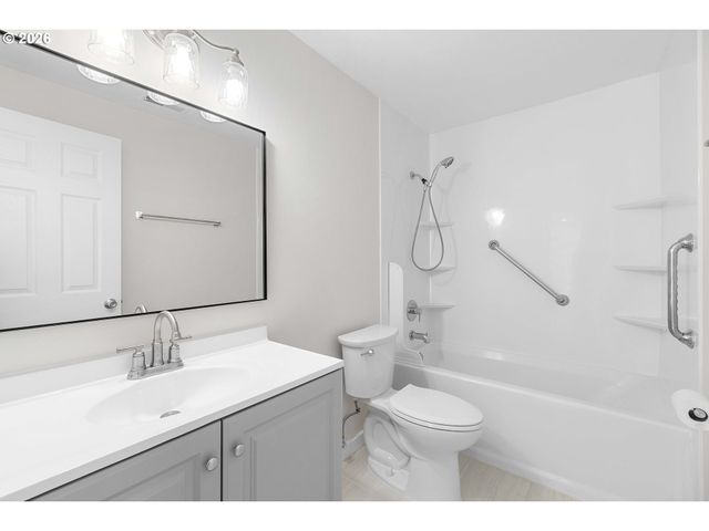 12815 Se STARK St, Portland, OR 97233