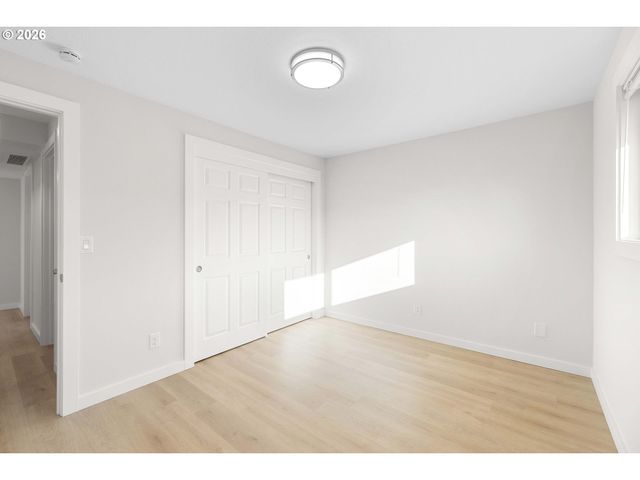 12815 Se STARK St, Portland, OR 97233