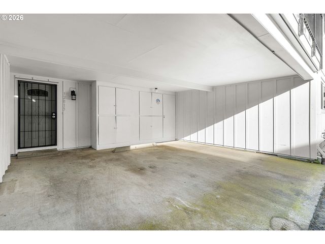 12815 Se STARK St, Portland, OR 97233