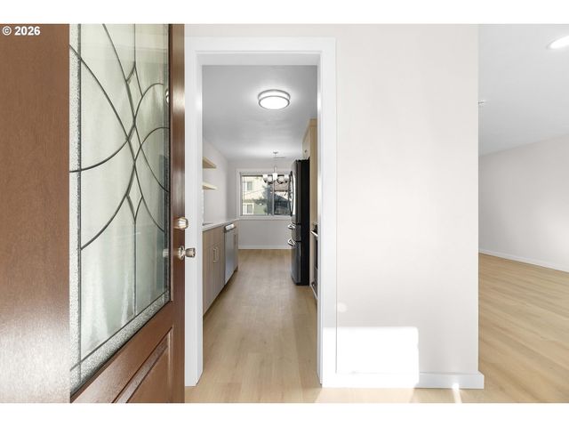 12815 Se STARK St, Portland, OR 97233