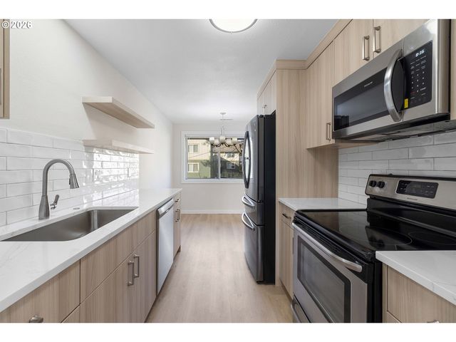 12815 Se STARK St, Portland, OR 97233