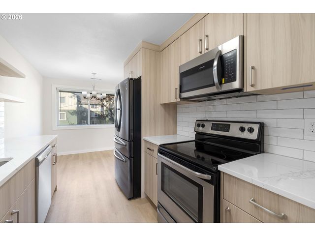 12815 Se STARK St, Portland, OR 97233