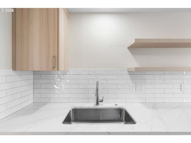 12815 Se STARK St, Portland, OR 97233