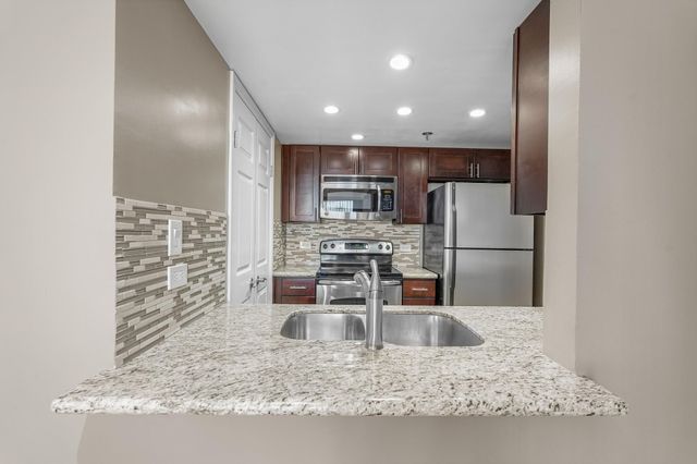 3525 Sage Road 801, Houston, TX 77056