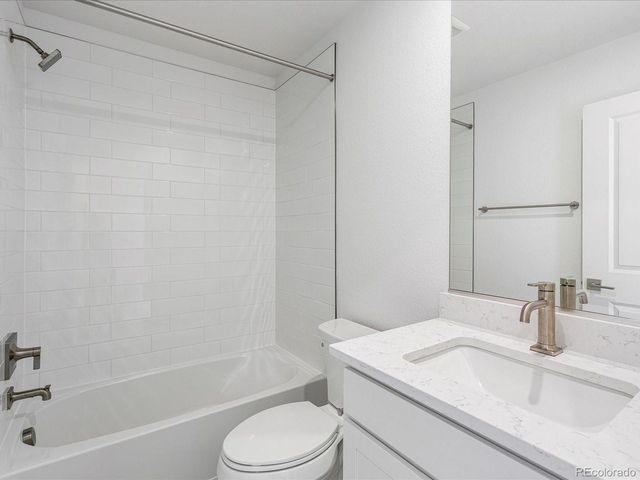 2060 S Holly St 3, Denver, CO 80222